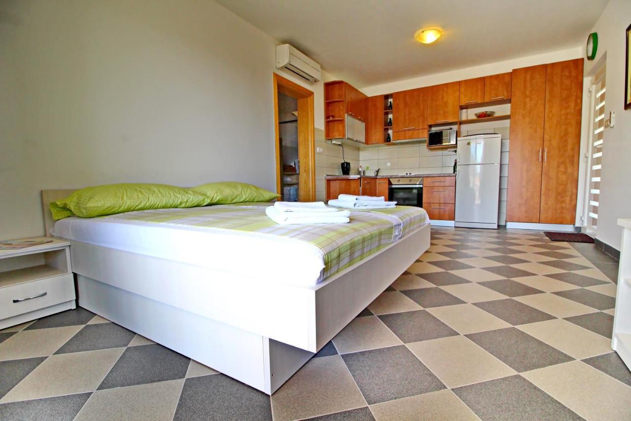 Apartments Gusti ดราเช ภายนอก รูปภาพ